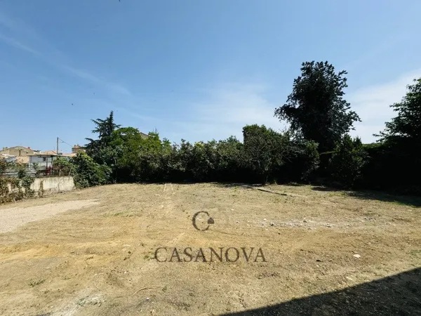 Terrain 750 m²