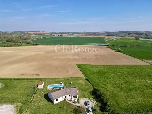 Maison lumineuse de quatre chambres avec piscine et vues panoramiques, à deux pas de Seyches