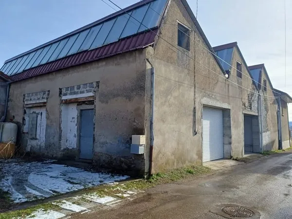 Local d’activité et entrepôt Vente Bévenais  360m² 145000€