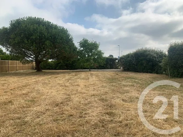 Terrain 593 m²