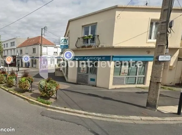 Local commercial 569 m²