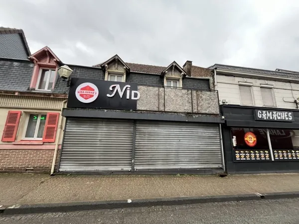 À Gamaches, immeuble 1 commerce et 2 appartements à vendre