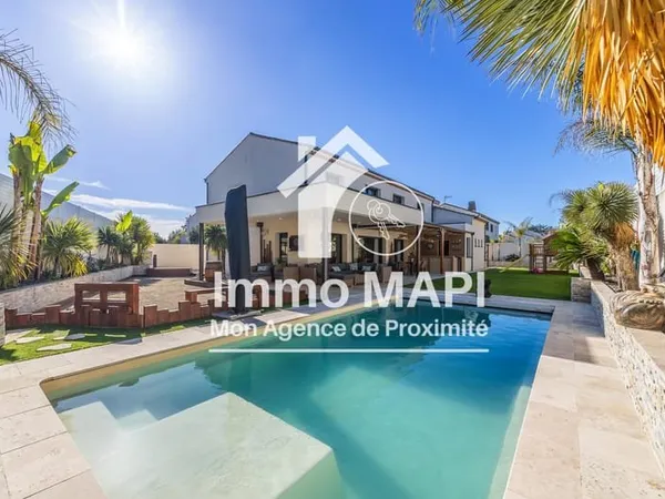 Maison T5 et T3 de 240m2 avec piscine sur terrain de 710m2