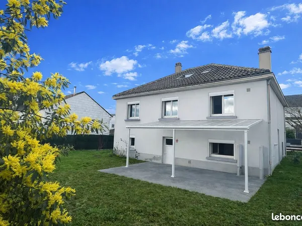 Maison familiale 5 pièces. Centre Sainte-Luce-sur-Loire, Jardin, garage, 4 chambres