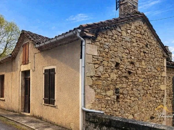 Maison de caractère à rénover dans un village magnifique LARROQUE (81)