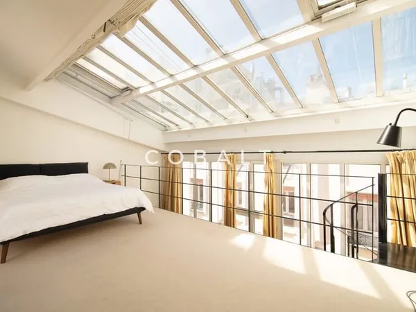 Appartement deux pièces dernier étage avec terrasse - Faubou