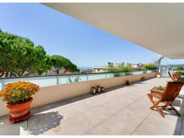 Nice Cimiez - Rare - Toit-terrasse avec espace de vie de 152 m2 et ses deux immenses terrasses