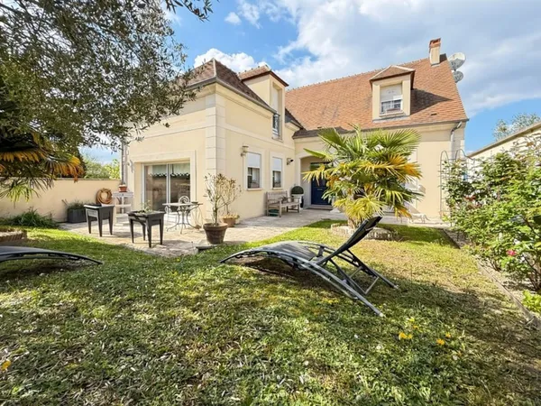 Maison à vendre 8 pièces avec un appartement F2 indépendant PONT SAINTE MAXENCE (60)