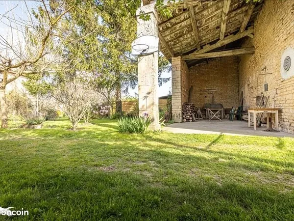 Maison 8 pièces 246 m²