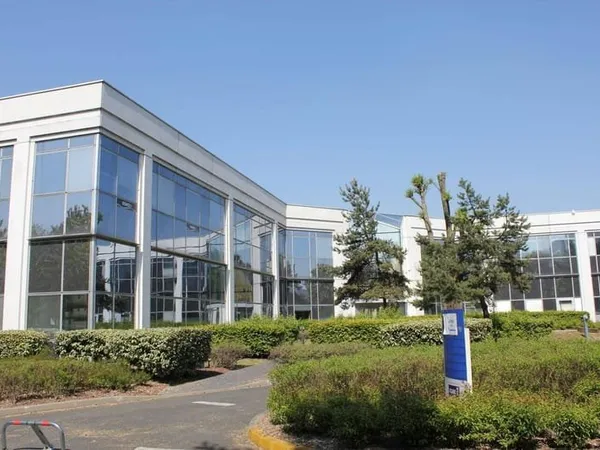 Local d'activité 820 m²
