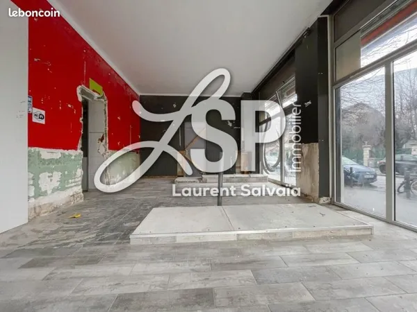 Local d'activité 61 m²