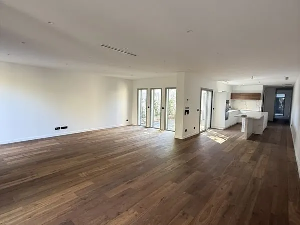 Loft/atelier/surface 6 pièces 209 m²