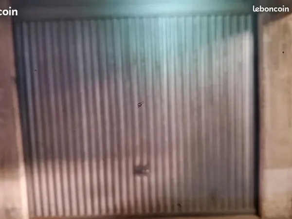 Garage sécurisé avec électricité à louer à Chambéry le Haut