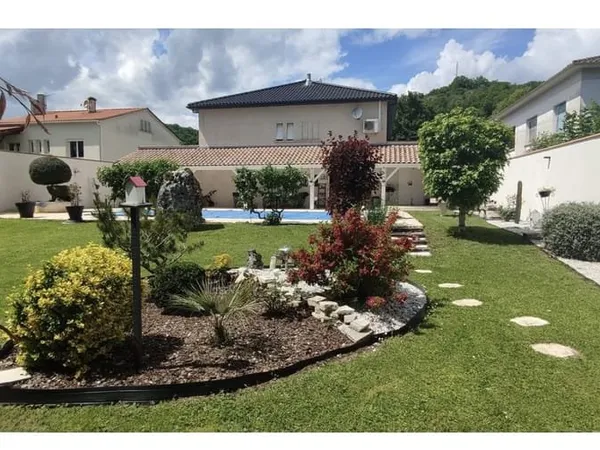 Villa 9 pièces 147m2