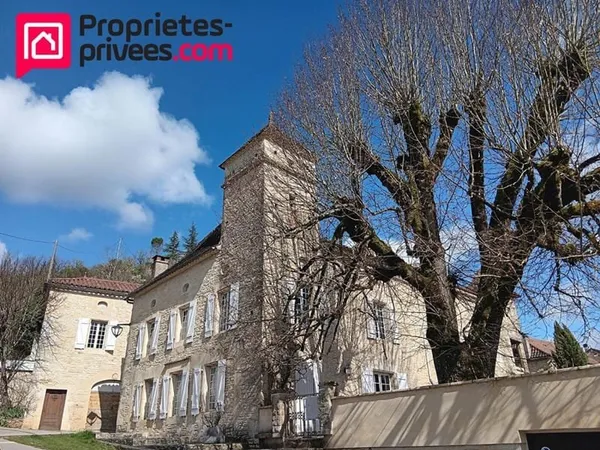 À 20 minutes au nord de Cahors 46000 maison avec gites et piscine