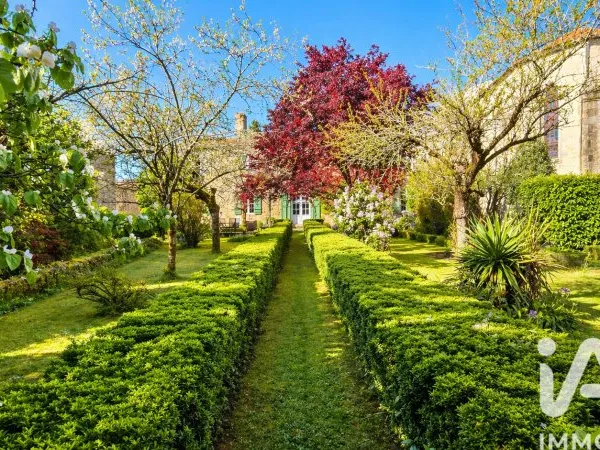 Maison 7 pièces 310 m²