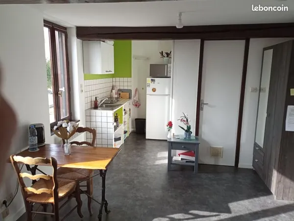 Loue studio avec parking privé et sécurisé à proximité de la Zone Industrielle nord, de la Citadelle