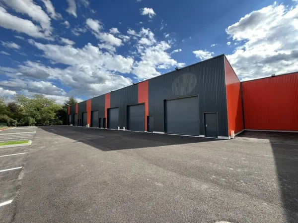 Local industriel 348 m²