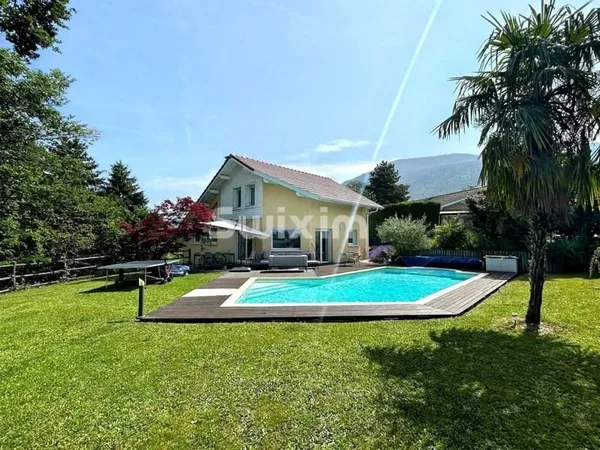 Maison 6 pièces 192 m²