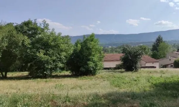 Terrain 700 m²