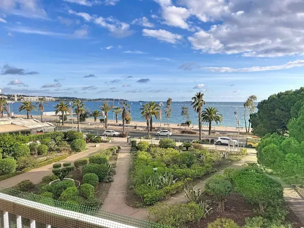 VENTE EN EXCLUSIVITE - FREJUS - FRONT DE MER - APPARTEMENT 2 PIECES 35M2 AVEC TERRASSE