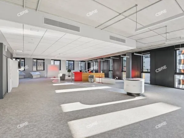 Bureaux 894 m²