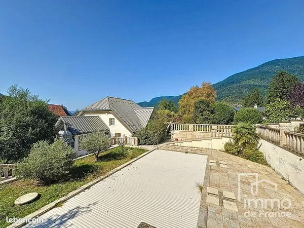 Propriété 5 pièces 270 m²