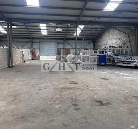 Local industriel 751 m²