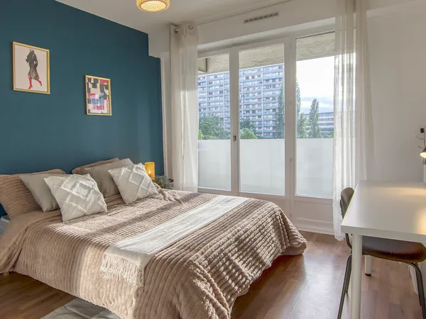 Chambre spacieuse et chaleureuse – 15m²