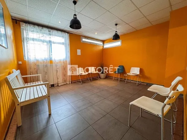 Local professionnel 235 m²
