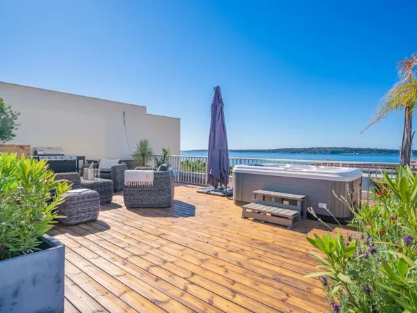 CANNES POINTE CROISETTE - APPARTEMENT TOIT TERRASSE VUE MER - 3 CHAMBRES