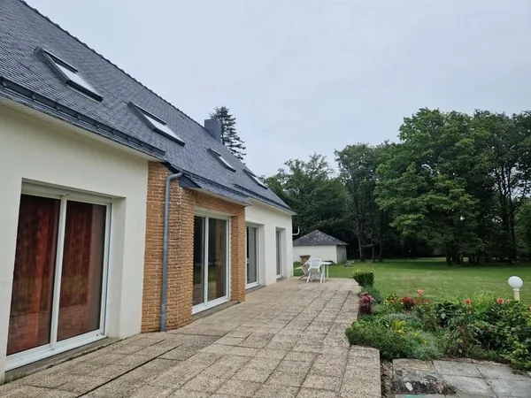 Maison confortable dans un écrin de verdure