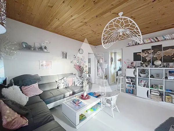 Appartement T4 traversant avec extérieurs et garage