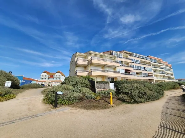 Vue imprenable directe sur mer, centre de Sion sur l'Océan,