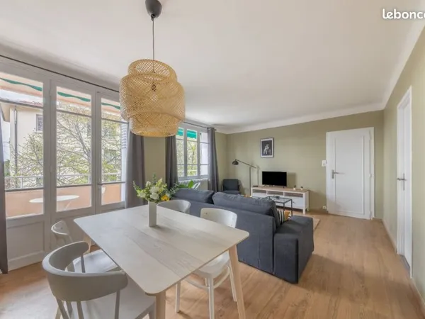 Chambre meublée - Grand appartement en colocation de 100 m² avec grand balcon, tout inclus, proche c