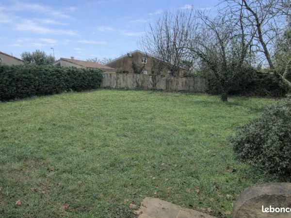 Beau terrain constructible 571 m² - Calme et accès privé