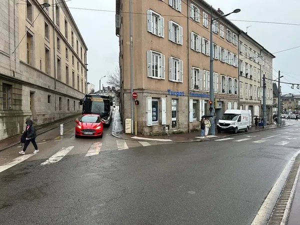 Local commercial 64 m²