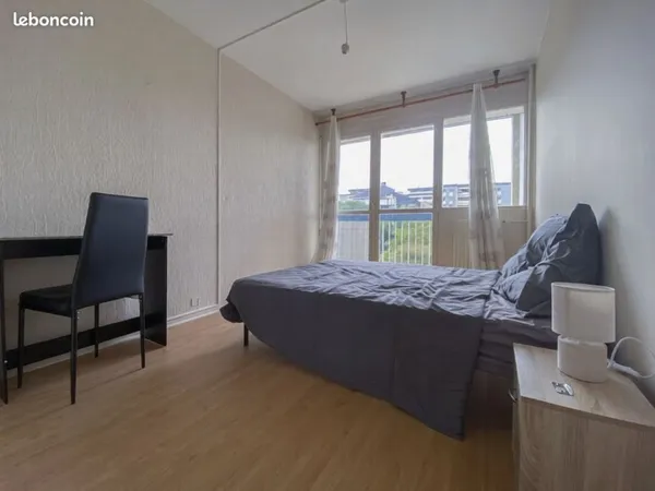 Chambre meublée avec balcon colocation refaite à neuf - 11m² - RER A Boissy