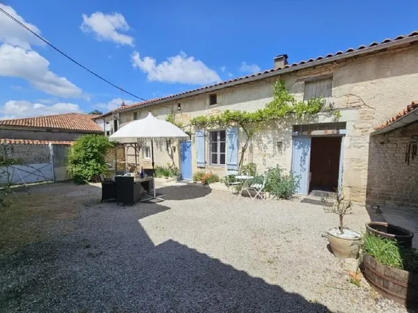 Hôtellerie et restauration Vente Villefagnan 6p 205m² 223400€
