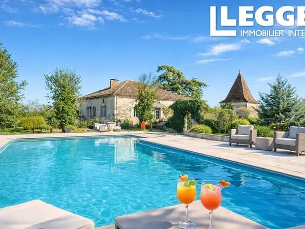 Maison de campagne avec piscine et installations équestres - le style de vie français par excellence