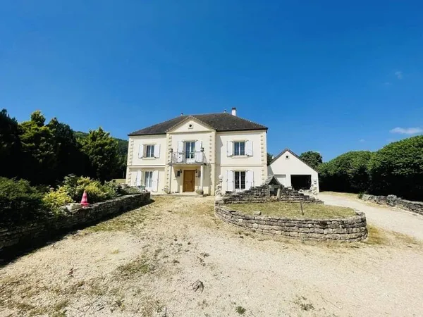 Maison 8 pièces 232 m²