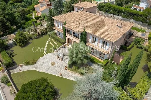 Maison 12 pièces 650 m²