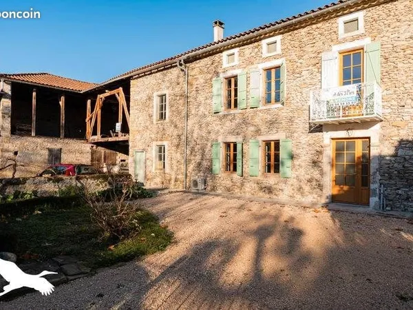 Maison 5 pièces 243 m²