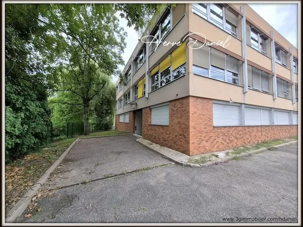 Bureaux 16 pièces 503 m²