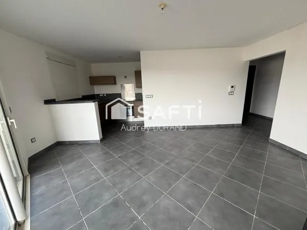 APPARTEMENT T3 AVEC GRANDE TERRASSE, GARAGE ET PARKING