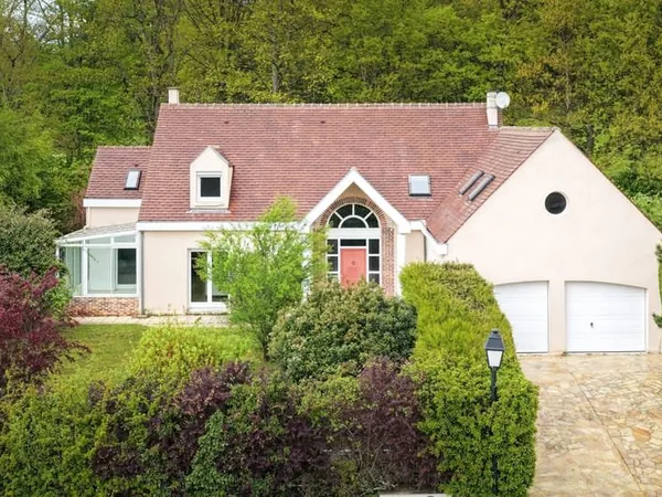MAISON CONTEMPORAINE DE 200M2 - VUE ET CADRE PRIVILEGIE GOLF