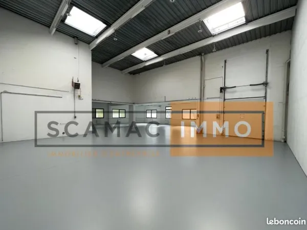 Local d'activité 518 m²