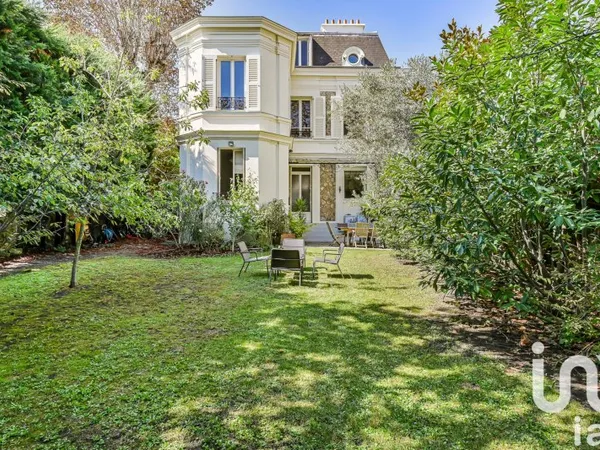 Maison 8 pièces 232 m²