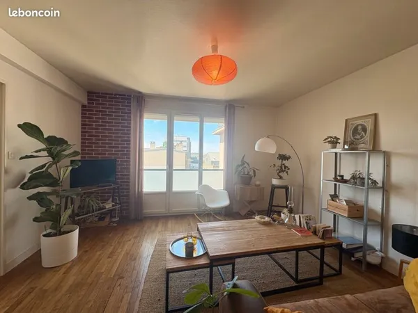 Chambre meublée en colocation - Rennes Sud-Gare - Appartement agréable et bien situé - métro Clemenc