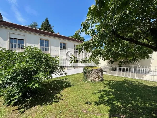 Propriété 9 pièces - 238m²